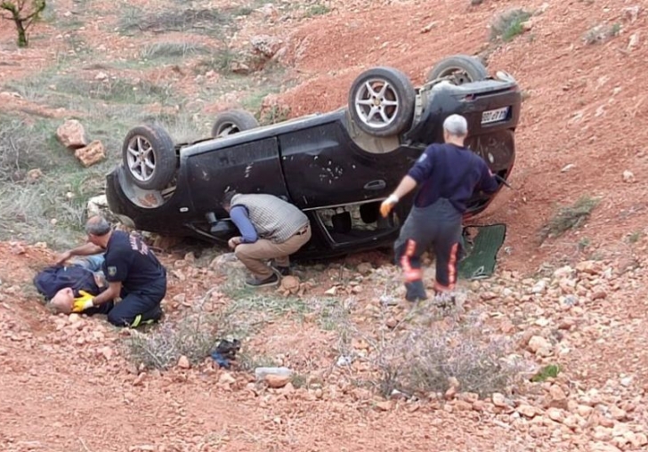 Otomobil Uçuruma Yuvarlandı, 1 Yaralı..