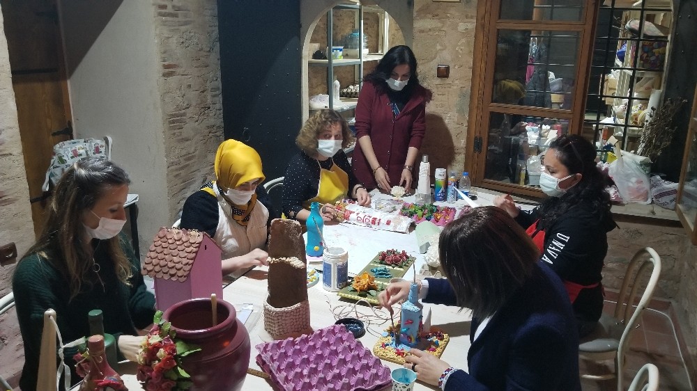 (Özel) Atık malzemeleri sanat eserlerine dönüştürüyorlar
