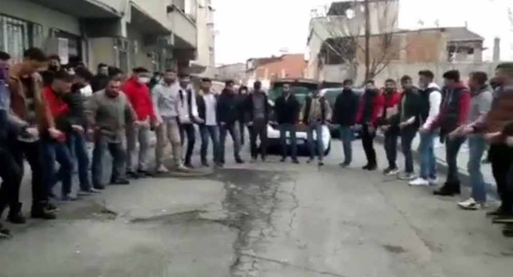 (Özel) Avcılar´da asker eğlencesinde pes dedirten `korona´ halayı
