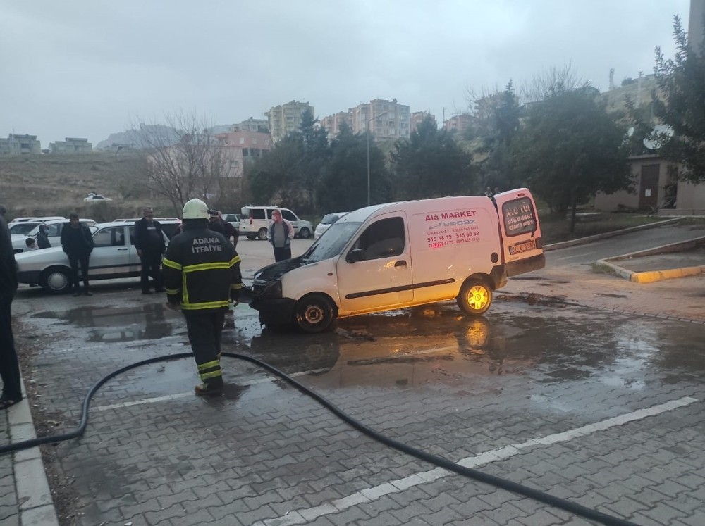 Park halinde yanan tüp aracı paniğe neden oldu
