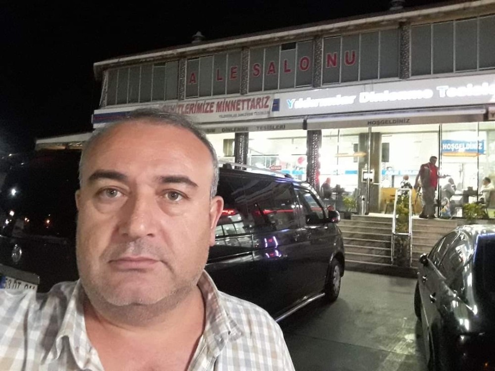 Pendik´te bir genç annesiyle görüşen adamı öldürdü
