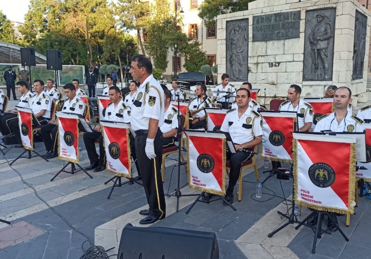 Polis Armoni Orkestrası'ndan Konser