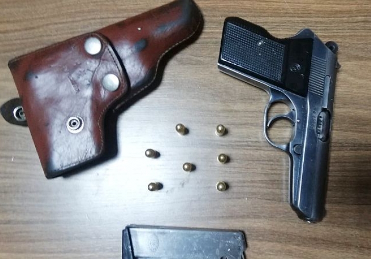 Polis, Firari, Silah ve Uyuşturucu Ele Geçirdi