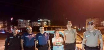 Polisten Engelli Genç Kıza Doğum Günü Sürprizi