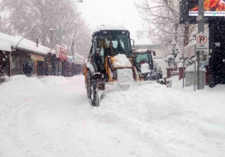 Pütürge'de karla mücadele sürüyor