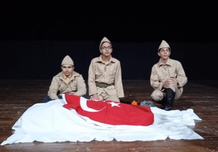 "Çanakkale Yarım Kalan Hayatlar" adlı teatrel dinleti sergilendi