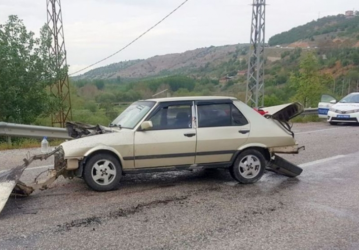 Refüje Otomobilde 2'si Çocuk 3 Kişi Yaralandı