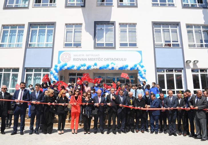 RIDVAN MERTÖZ ORTAOKULU DÜZENLENEN TÖRENLE HİZMETE GİRDİ