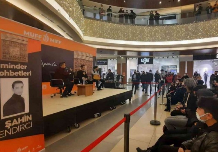 Şahin Kendirci hayranlarıyla buluştu 