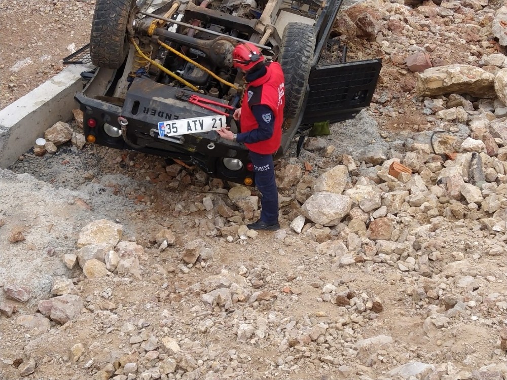 Şarampole uçan arazi taşıtından son anda atladı
