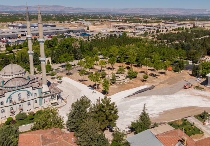 ŞEHİR MEZARLIĞINDA ASFALT ÇALIŞMASI YAPILIYOR