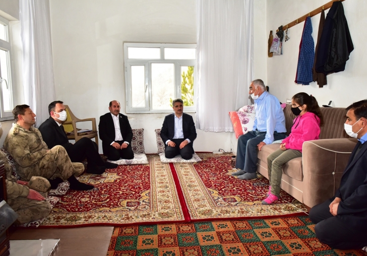 Şehit Emre Büyükyıldırımın Babasına Devlet Övünç Madalyası ve Beratı Takdim edildi