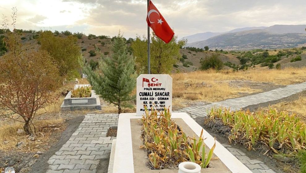 Şehit Polisin Mezarını Jandarma Yeniledi