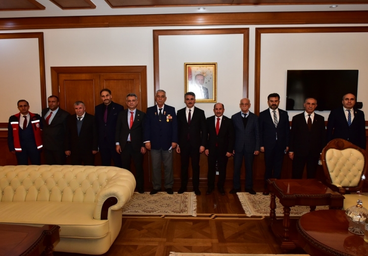 Şehit ve Gazi Dernekleri, 18 Mart Şehitleri Anma Günü Nedeniyle Vali Baruş'a Ziyarette Bulundular