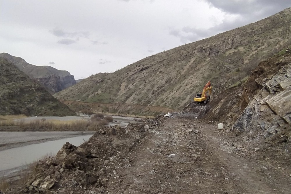Şenoba´da yol yapım çalışmaları devam ediyor
