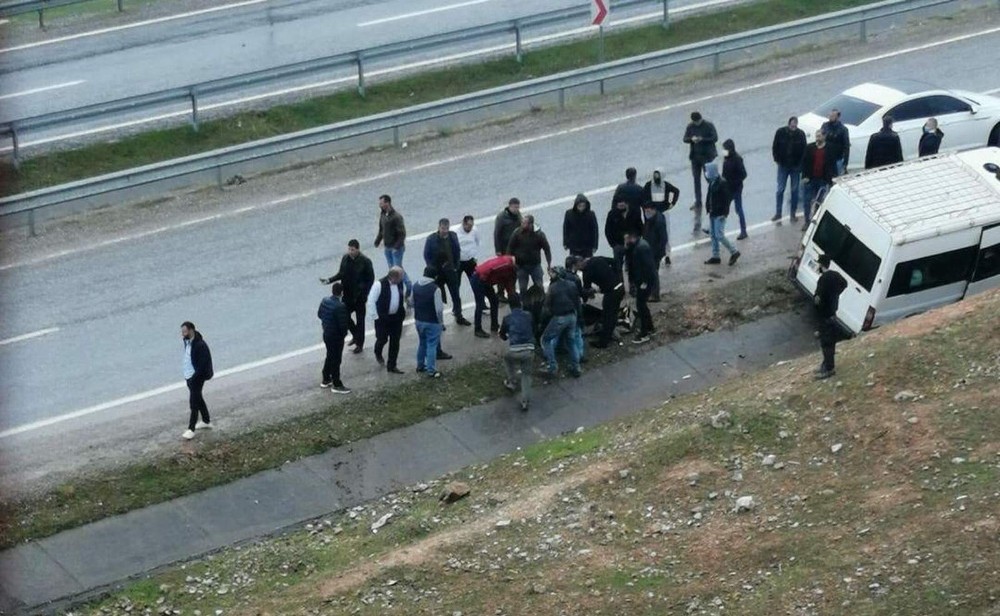 Siirt´te minibüs ile motosiklet çarpıştı: 1 yaralı
