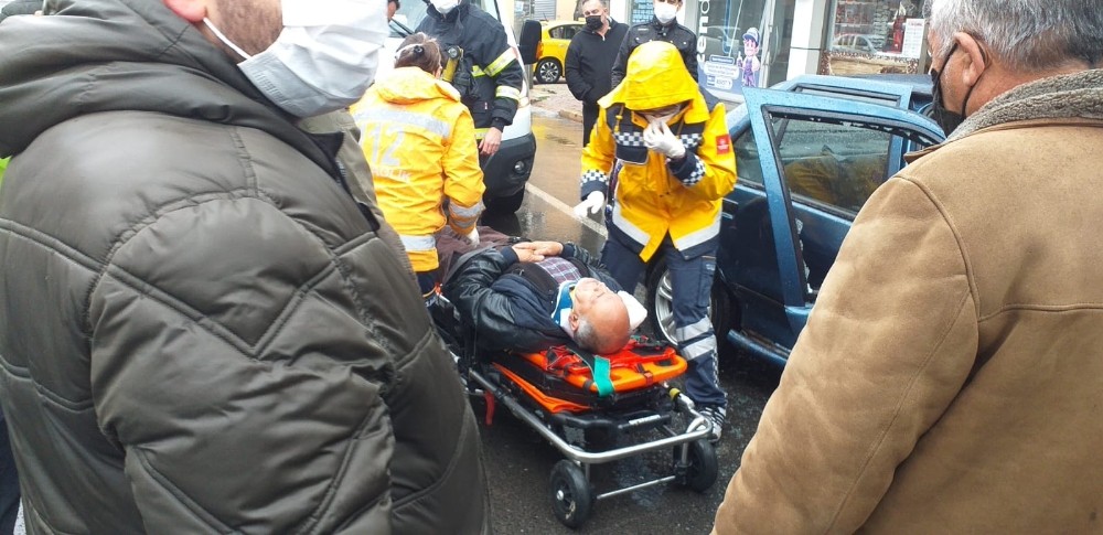 Sıkışan sürücüyü itfaiye kurtardı
