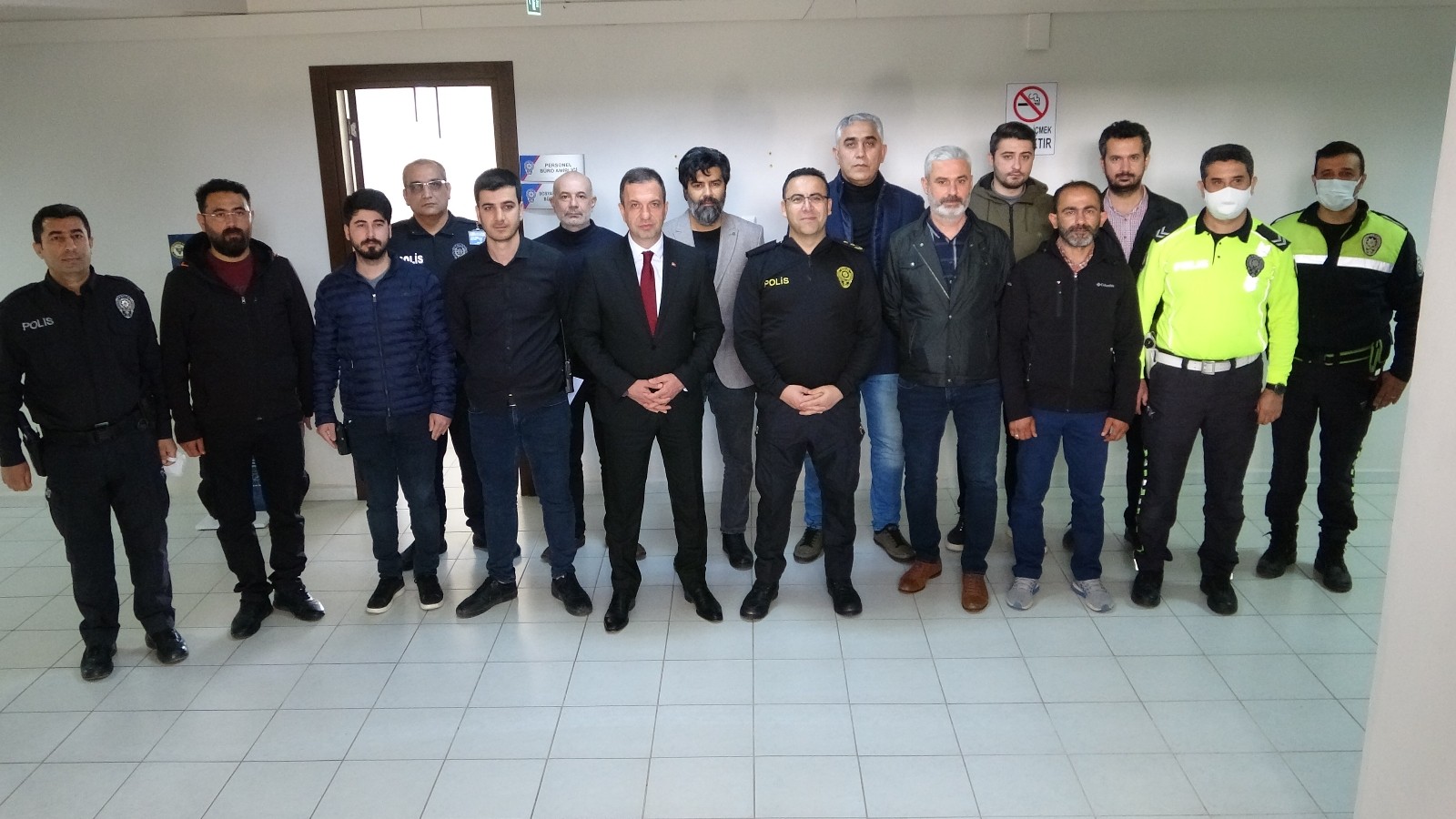 Silah kaçakçılığını ortaya çıkaran polislere ödül
