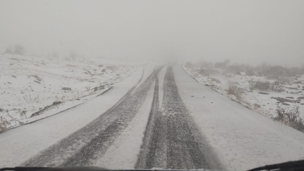 Silvan´da mart ortasında kar yağdı
