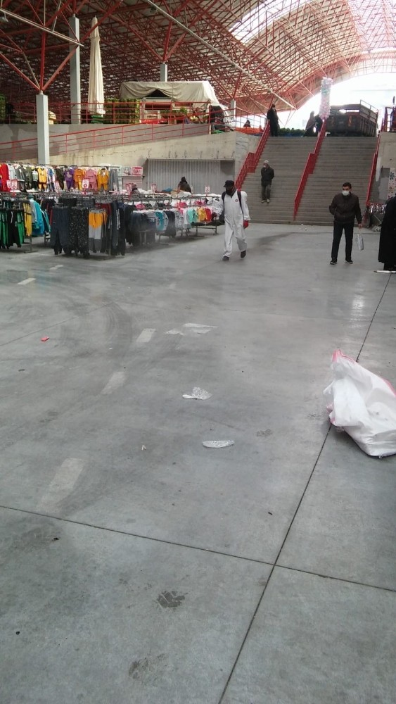 Sincan´daki kapalı pazar alanları dezenfekte edildi
