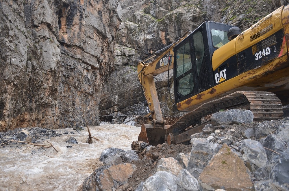 Şırnak´taki sel sonrası yaralar sarılmaya başlandı
