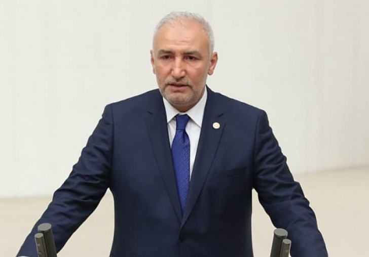 Siz İstesiniz de İstemeseniz de Bu Böyle..