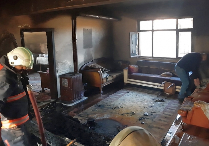 Sobayı yakmak isterken evi yaktı
