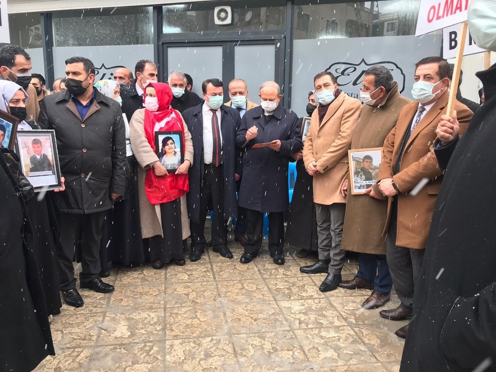 STK´lardan Van´da evlat nöbeti tutan annelere destek
