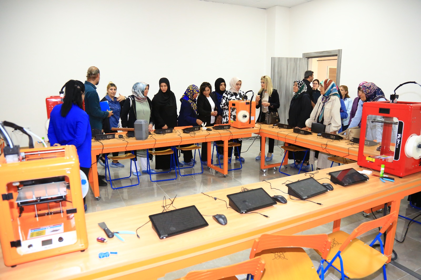 STK’LARIN KADIN TEMSİLCİLERİ BATTALGAZİ’DEKİ HİZMET ALANLARINI GEZDİLER