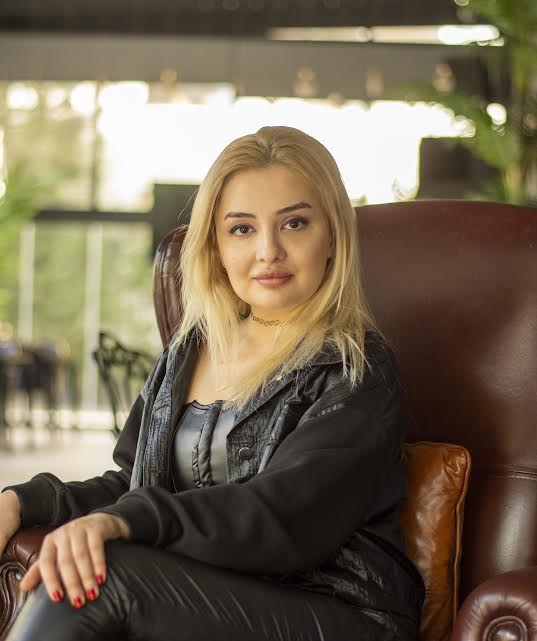 SUADA GASİMOVA ‘’SOSYAL MEDYA İLE BAŞI DERTTE’’   