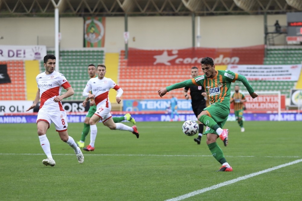 Süper Lig: Aytemiz Alanyaspor: 2 - FTAV Antalyaspor: 0 (İlk yarı)
