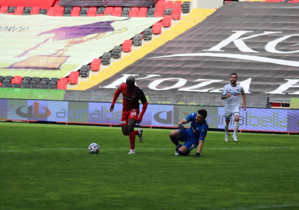 Süper Lig: Gaziantep FK: 0 - Denizlispor 0 (İlk yarı)
