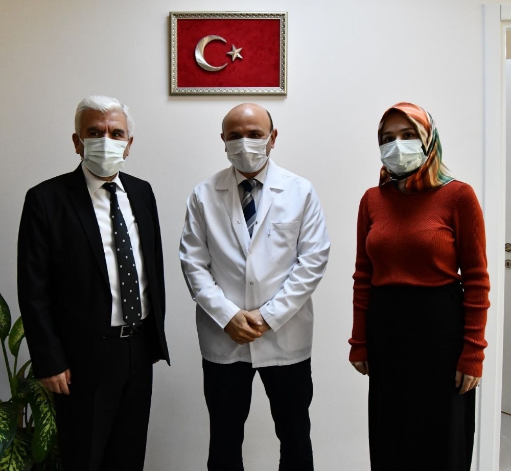 Sürpriz ziyarette doktor başkana duygulandıran sürpriz
