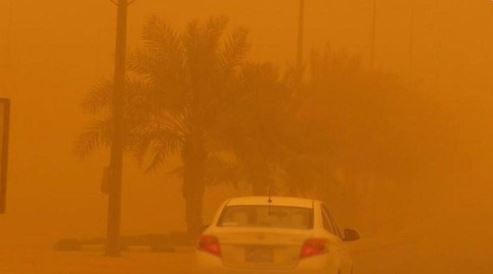 Suudi Arabistan´ı kum fırtınası vurdu, gökyüzü turuncuya büründü
