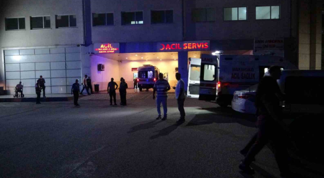 Tamirat için çıktığı aydınlatma direğinde akıma kapılan adam ağır yaralandı