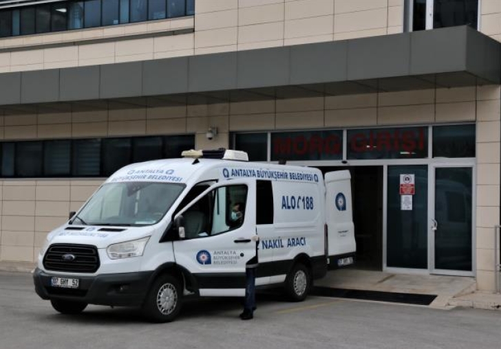 Tartıştığı kadın arkadaşını boğarak öldürüp, cesedi sandıkta saklamış