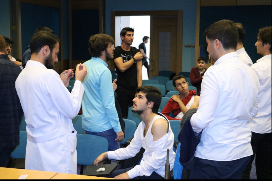 Tıp Fakültesi öğrencilerine hepatit aşısı ve vitamin takviyesi