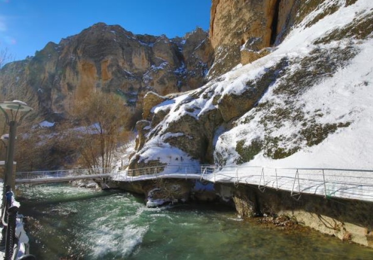 Tohma Kanyonu kar yağışıyla beyaza büründü