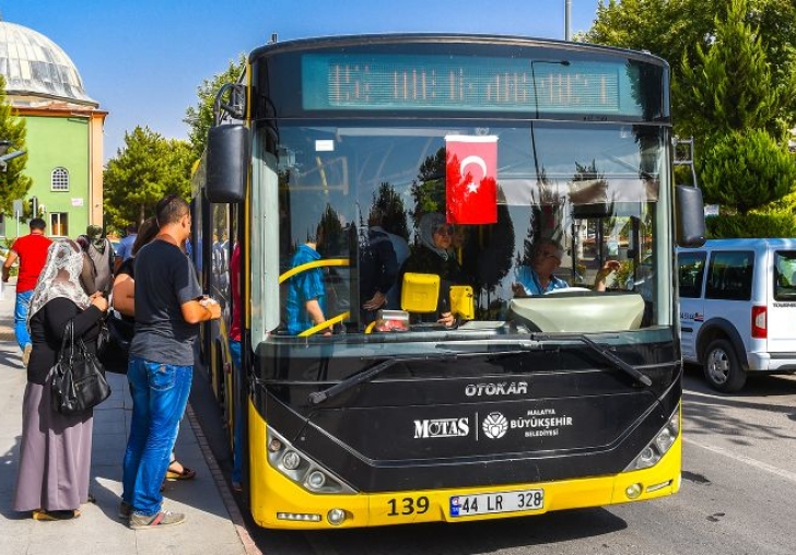 Toplu Taşıma Zammı Uygulandı, Sonra Duyuruldu!