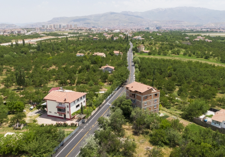 TOPSÖĞÜT MAHALLESİ FATİH CADDESİNDEKİ ASFALT  ÇALIŞMALARINI TAMAMLADI