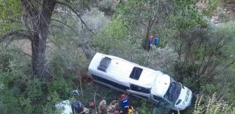 Tunceli'de Tur Minibüsü Uçuruma Yuvarlandı: 18 Yaralı