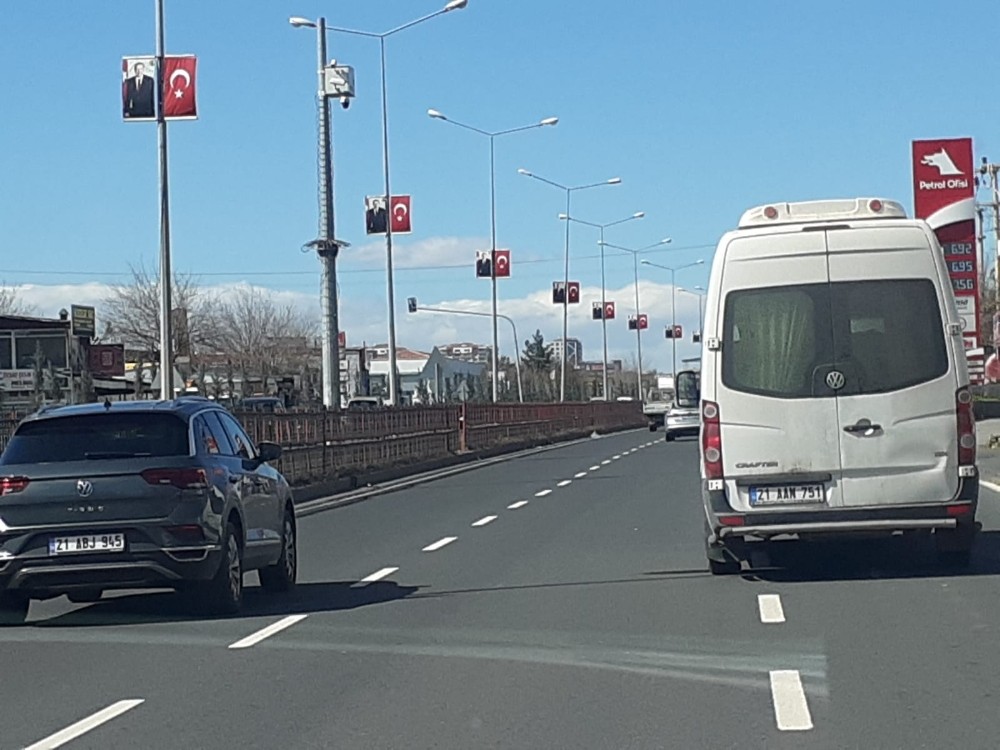 Türk Bayrağını ve Cumhurbaşkanı Erdoğan´ı ezdirtmedi
