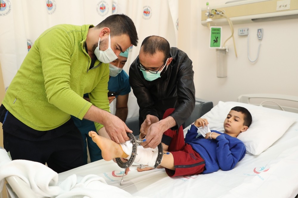 Türkiye´de ameliyat olan 9 yaşındaki Suriyeli Cafer: 