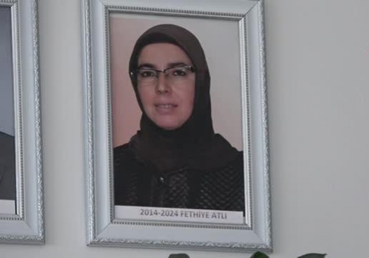 Türkiye'nin ilk başörtülü Belediye Başkanı Fethiye Atlı