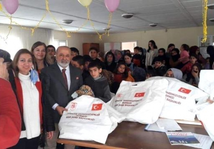 TYSD Van Şubesinden minikleri ısıtan kampanya