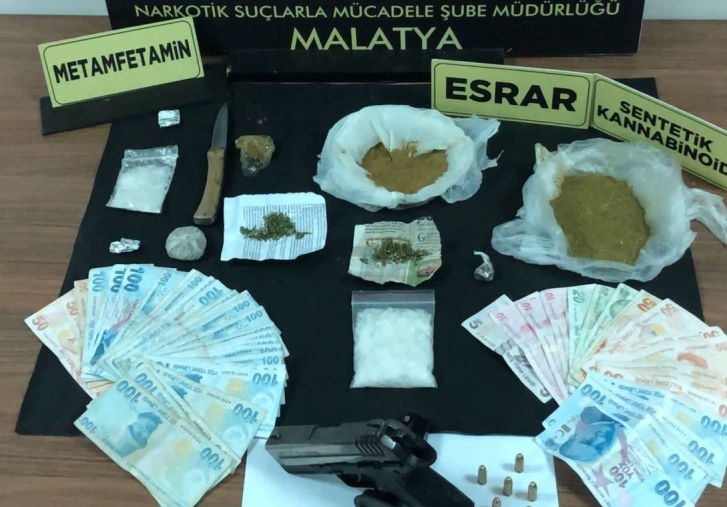Uyuşturucu satıcıları tutuklandı