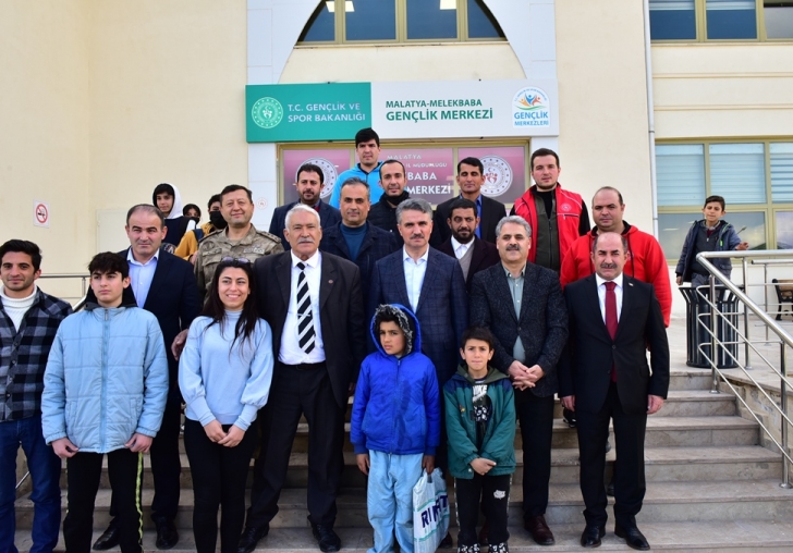 Vali Aydın Baruş Melekbaba Gençlik Merkezinde Gençlerle Buluştu