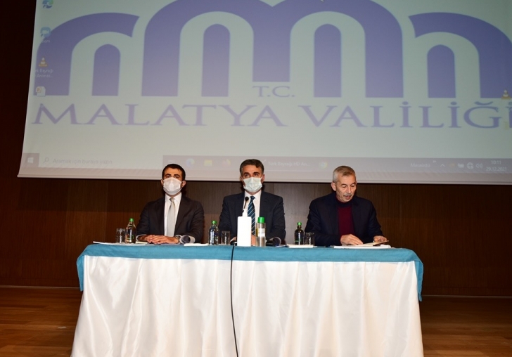 Vali Baruş Arapgirde Muhtarlarla Toplantı Düzenledi