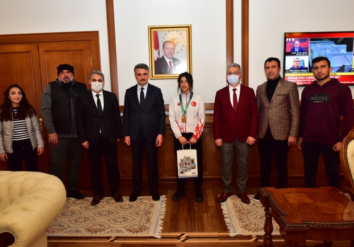 Vali Baruş, Avrupa Muaythai Şampiyonu Eylül Aslanı Makamında Kabul Etti