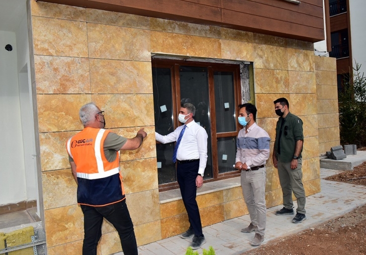 Vali Baruş, Deprem Konutlarını İnceliyor